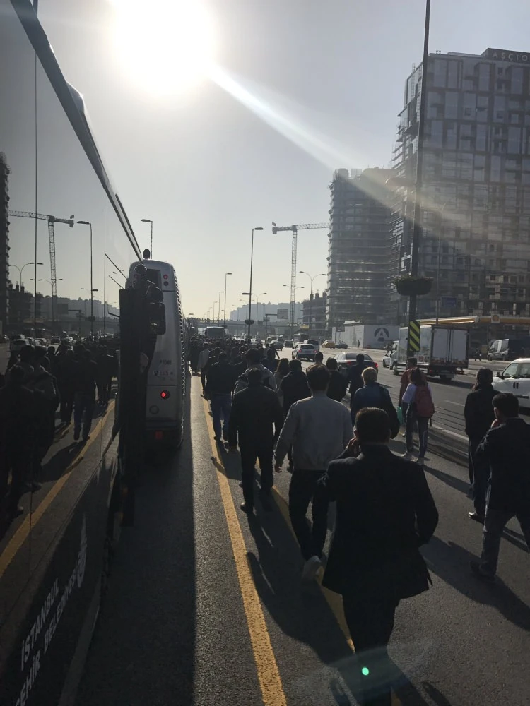 Arıza giderildi! Metrobüs seferleri normale döndü